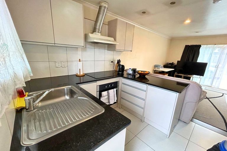 Photo of property in 406 Bucklands Beach Road, Bucklands Beach, Auckland, 2012