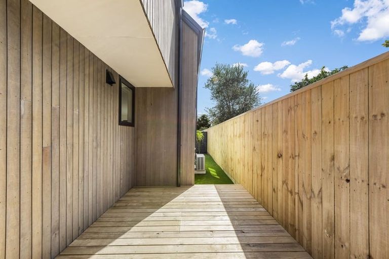 Photo of property in 16/12 Tawa Road, Te Atatu Peninsula, Auckland, 0610