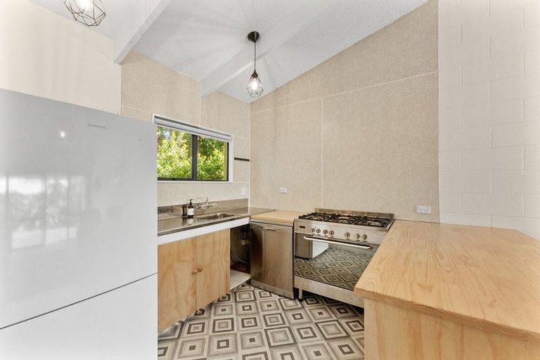 Photo of property in 51 Wairau Road, Oakura, 4314