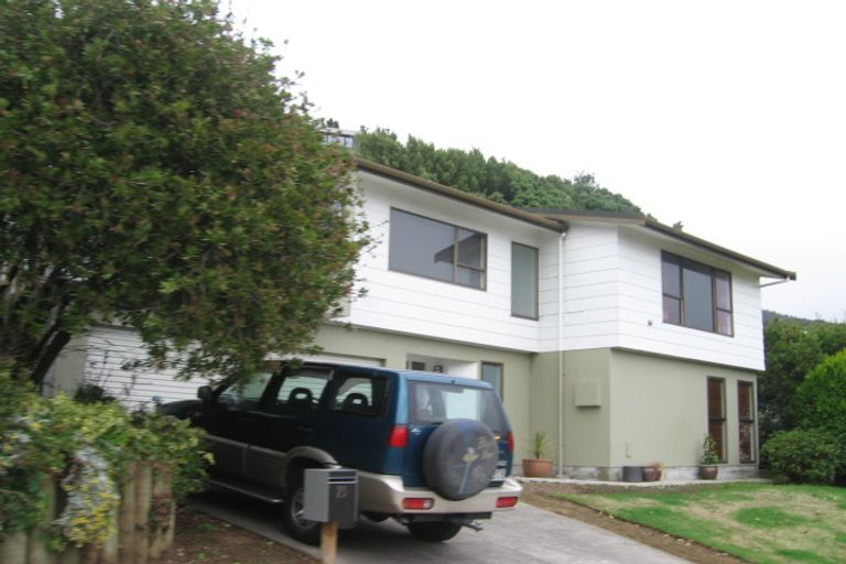 Photo of property in 23 Greyfriars Crescent, Tawa, Wellington, 5028