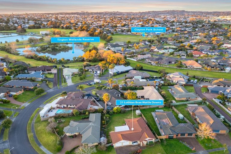 Photo of property in 21 Lothian Brae, Wattle Downs, Auckland, 2103