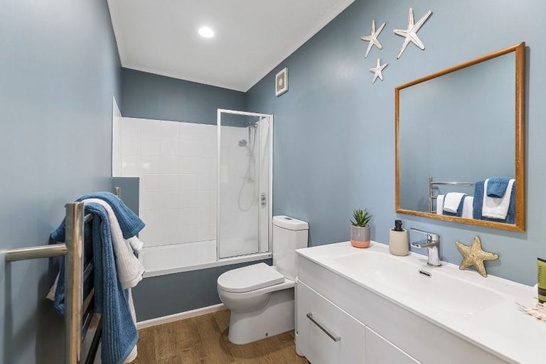 Photo of property in 33 Patanga Crescent, Thorndon, Wellington, 6011