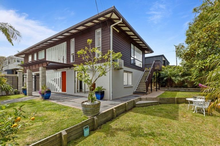 Photo of property in 1/517 Beach Road, Murrays Bay, Auckland, 0630