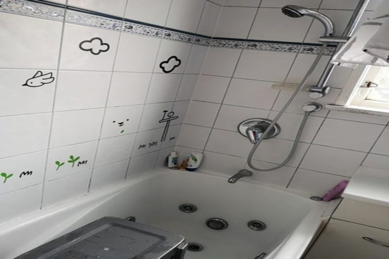 Photo of property in 1 Nan Place, Pakuranga Heights, Auckland, 2010