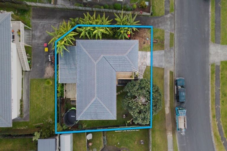 Photo of property in 1/30 Elizabeth Drive, West Harbour, Auckland, 0618