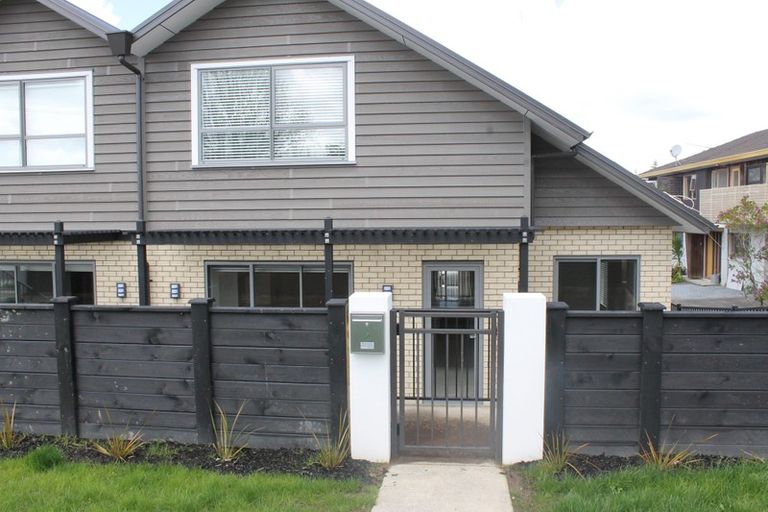 Photo of property in 2/31 Verbena Road, Birkdale, Auckland, 0626