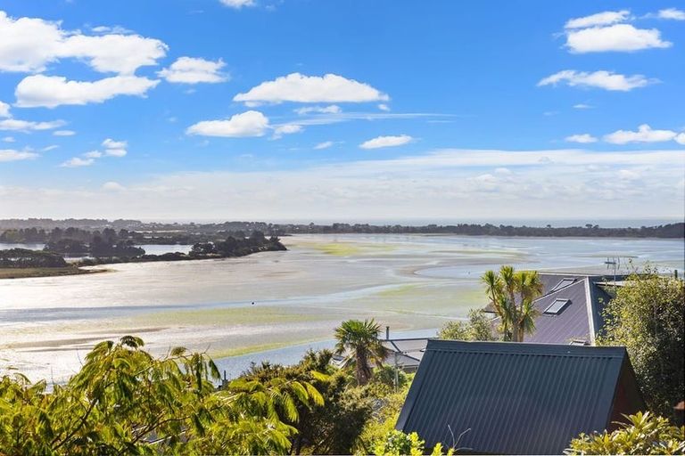 Photo of property in 25 Te Awakura Terrace, Mount Pleasant, Christchurch, 8081