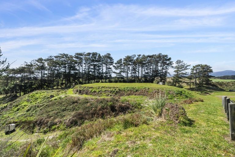 Photo of property in 17 Uxbridge Terrace, Waikawa Beach, Levin, 5573