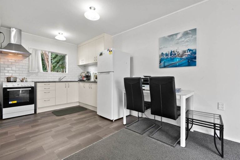 Photo of property in 1/20 Challen Close, Conifer Grove, Takanini, 2112