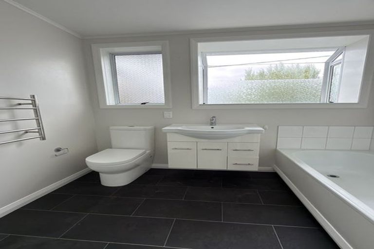 Photo of property in 8 Bathurst Street, Silverstream, Upper Hutt, 5019