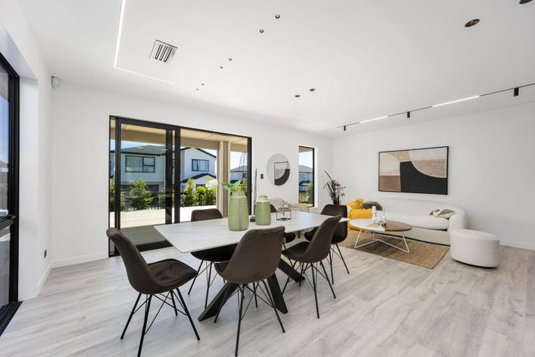 Photo of property in 15 Dulcie Way, Orewa, 0931