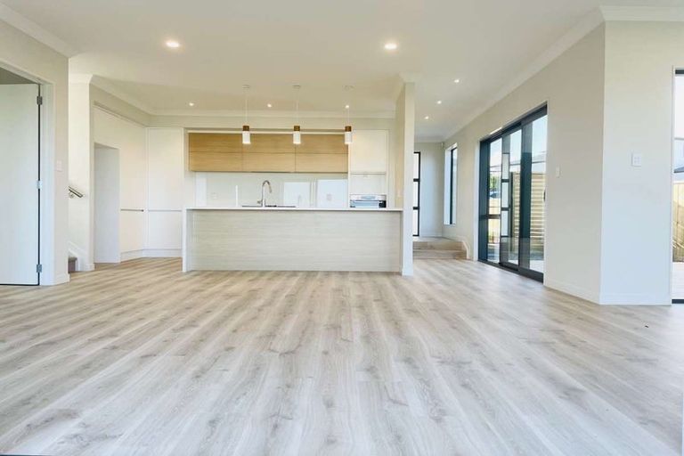 Photo of property in 16 Bine Crescent, Orewa, 0931