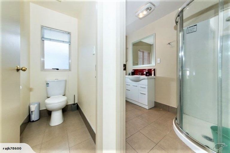 Photo of property in 1/49 Sungrove Rise, Sunnyvale, Auckland, 0612