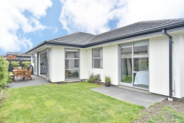 Photo of property in 11 Robalan Close, Halswell, Christchurch, 8025