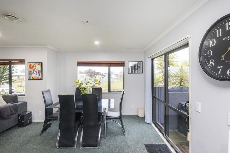 Photo of property in 35 Dahlstrom Grove, Kelvin Grove, Palmerston North, 4414