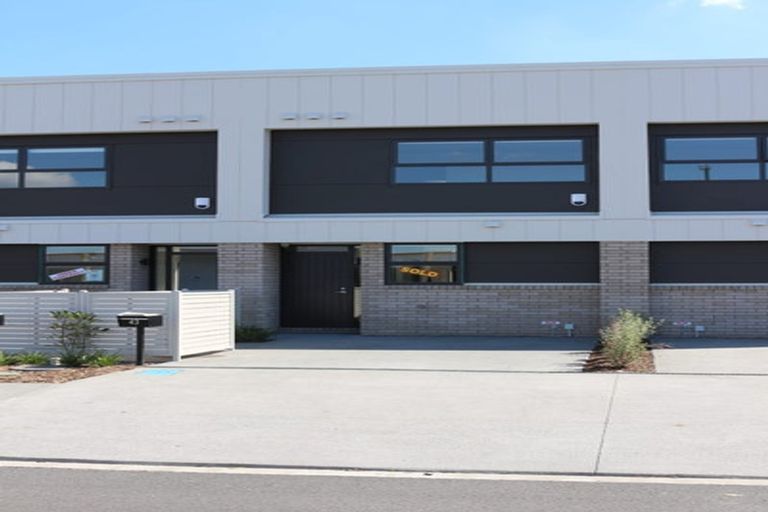 Photo of property in 43 Periko Way, Takanini, 2112