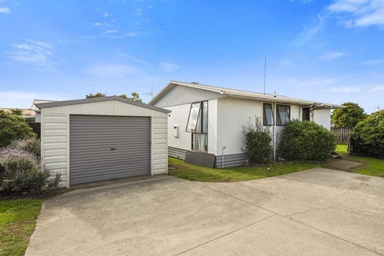 Photo of property in 17a Longstead Avenue, Papamoa Beach, Papamoa, 3118