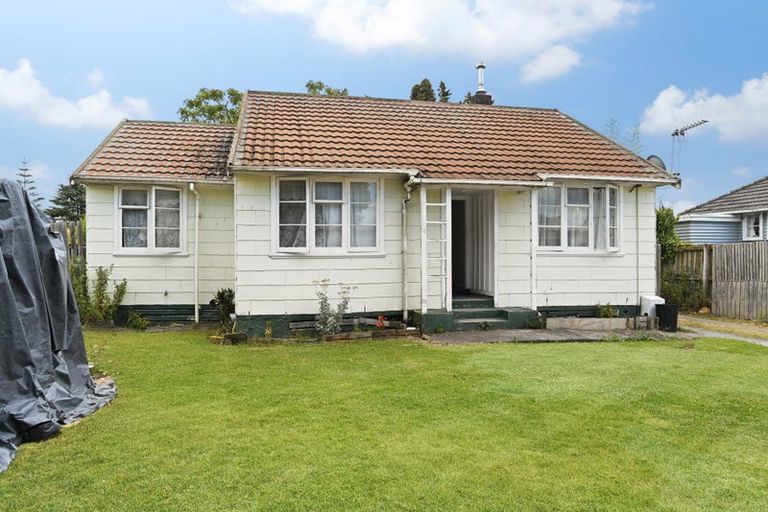 Photo of property in 15 Paul Crescent, Fairfield, Hamilton, 3214