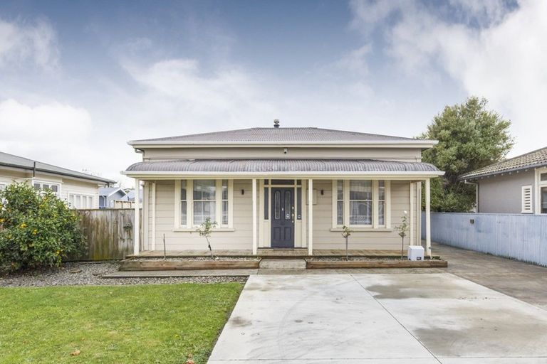 Photo of property in 129 Featherston Street, Palmerston North, 4410