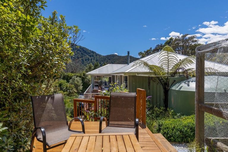 Photo of property in 762 Queen Charlotte Drive, Havelock, Picton, 7281