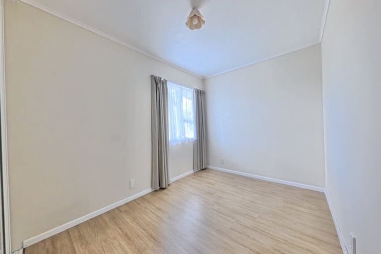 Photo of property in 1/2 Palmer Avenue, Glen Eden, Auckland, 0602