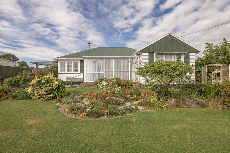 Photo of property in 253 Palmerston Street, Westport, 7825