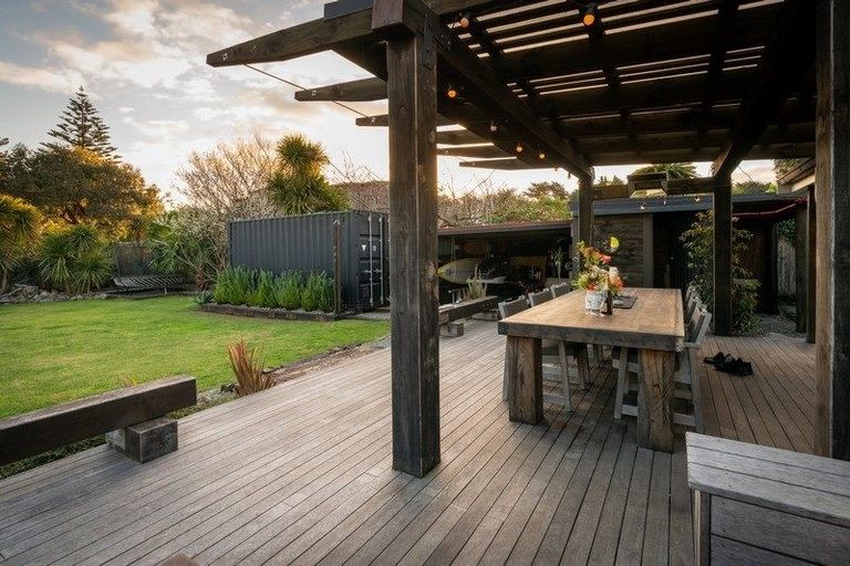 Photo of property in 6 Rauparaha Street, Waikanae Beach, Waikanae, 5036