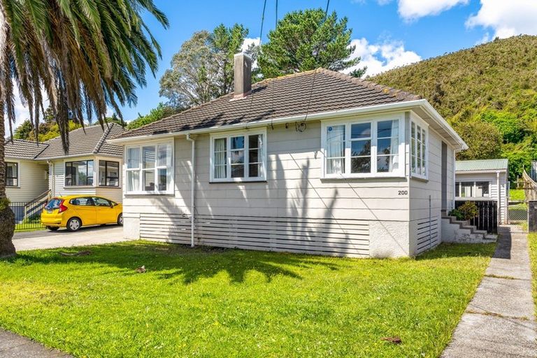 Photo of property in 200 Waddington Drive, Naenae, Lower Hutt, 5011