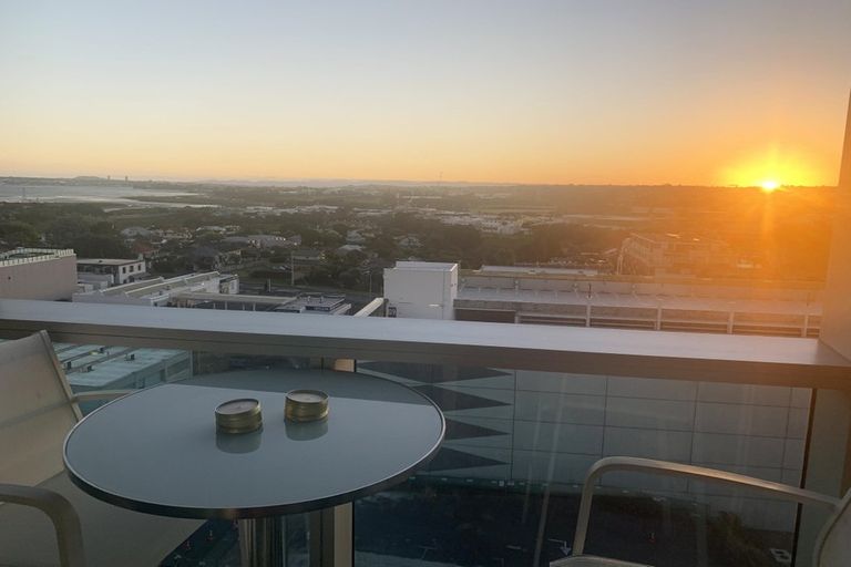 Photo of property in Sentinel Apartments, 905/3 Northcroft Street, Takapuna, Auckland, 0622