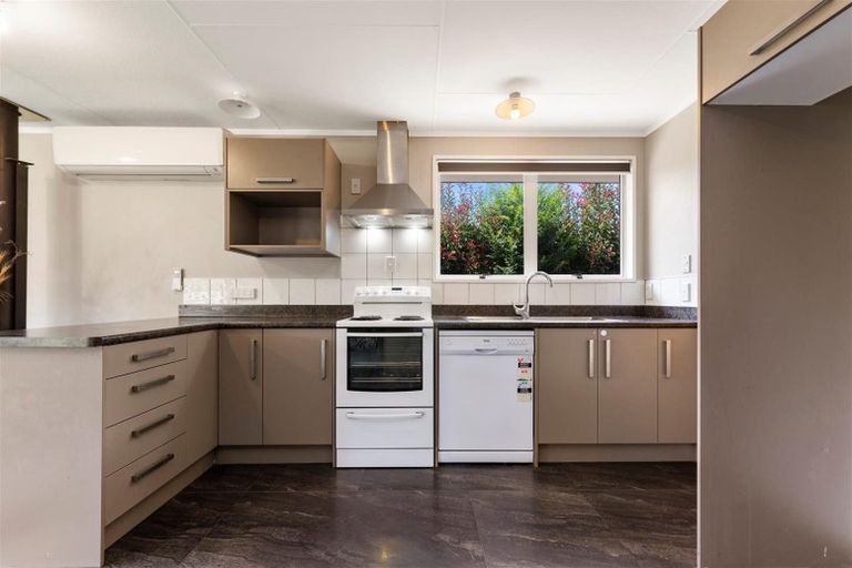 Photo of property in 100 Homedale Street, Pukehangi, Rotorua, 3015