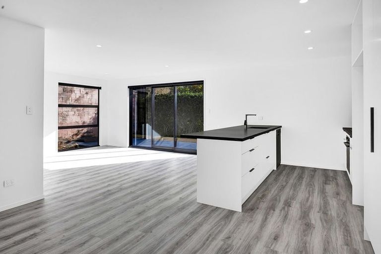 Photo of property in 120 Seaview Road, Westown, New Plymouth, 4310