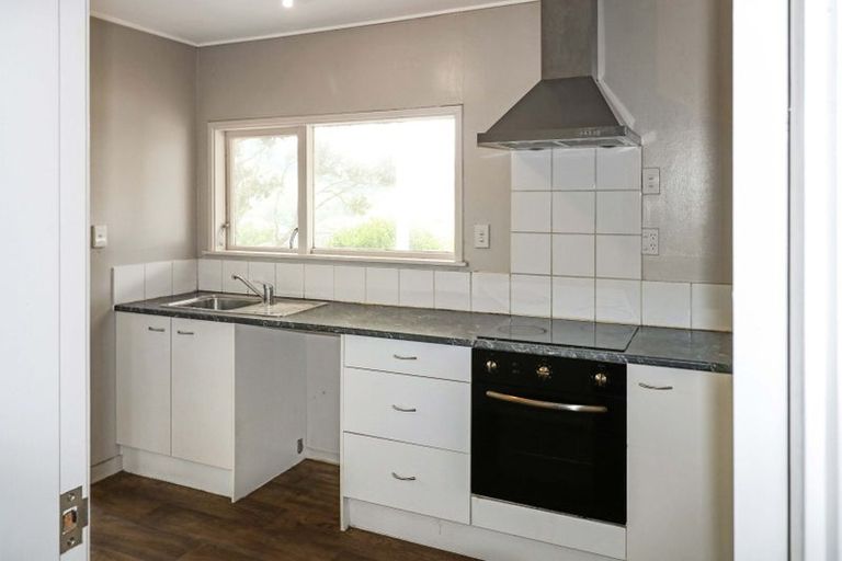 Photo of property in 39 Thurleigh Grove, Karori, Wellington, 6012