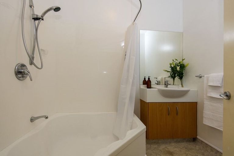 Photo of property in Stadium Garden Flats, 406/107 Thorndon Quay, Pipitea, Wellington, 6011