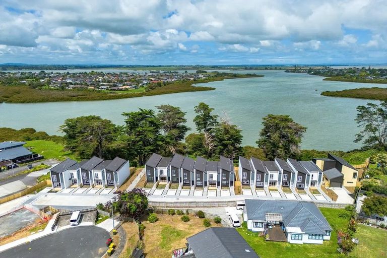 Photo of property in 56 Ramwall Place, Weymouth, Auckland, 2103