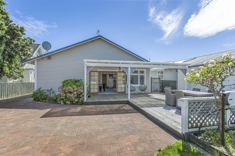 Photo of property in 8 Strathavon Road, Miramar, Wellington, 6022