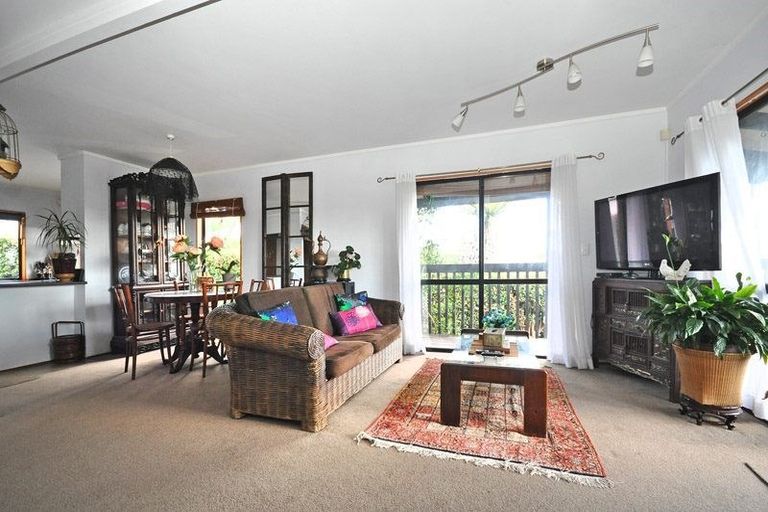 Photo of property in 2/20 Verbena Road, Birkdale, Auckland, 0626