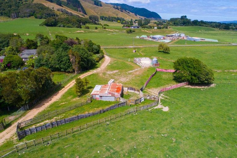 Photo of property in 81 Hautere Cross Road, Te Horo, Otaki, 5582