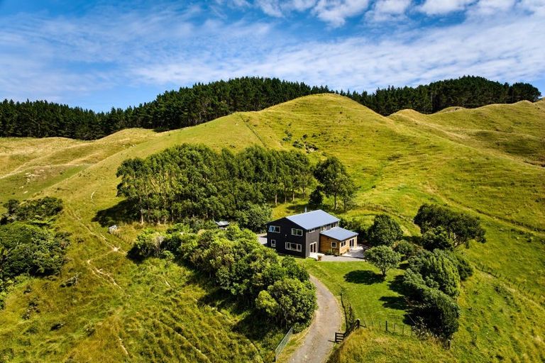 Photo of property in 343 Takapu Road, Takapu Valley, Wellington, 5028