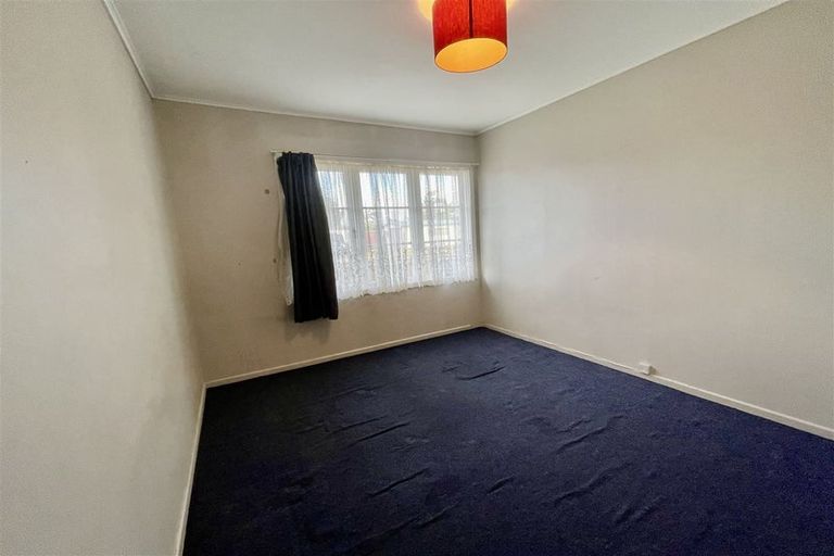 Photo of property in 12 Strid Road, Te Atatu South, Auckland, 0610