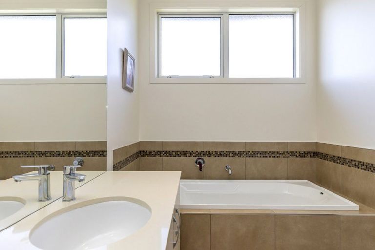 Photo of property in 30 Karapoto Lane, Rainbow Point, Taupo, 3330