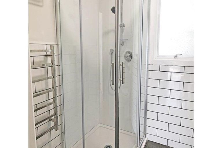 Photo of property in 2/118 Lake Road, Belmont, Auckland, 0622