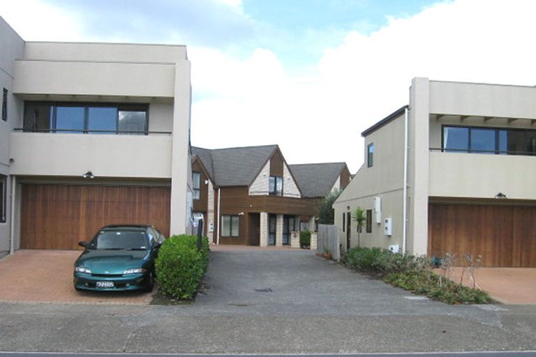 Photo of property in 21/15e Vinograd Drive, Te Atatu Peninsula, Auckland, 0610