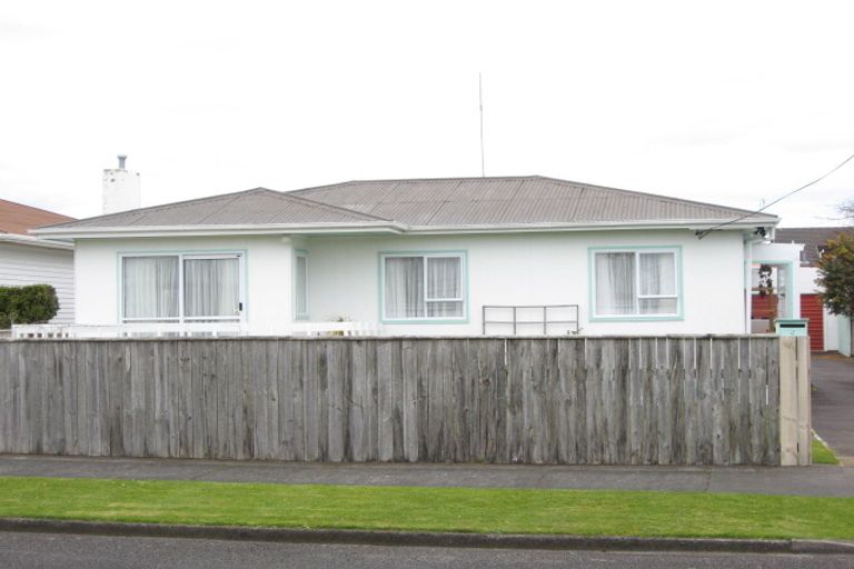 Photo of property in 2c Turakina Street, Merrilands, New Plymouth, 4312