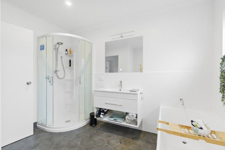 Photo of property in 16 Daniel Place, Kelvin Grove, Palmerston North, 4414