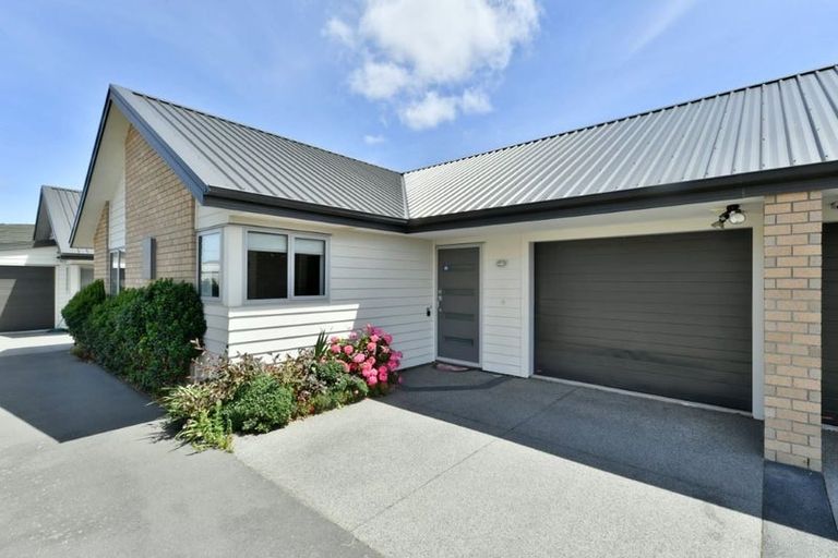 Photo of property in 1/323 Wairakei Road, Burnside, Christchurch, 8053