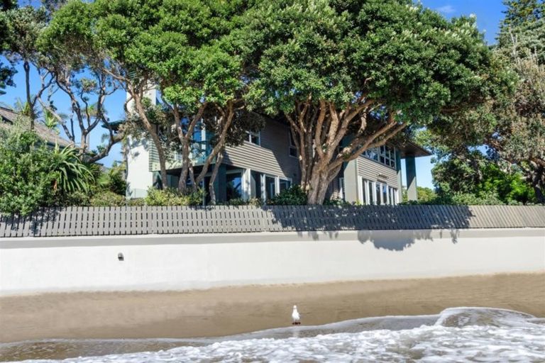 Photo of property in 25 Huntly Road, Campbells Bay, Auckland, 0630