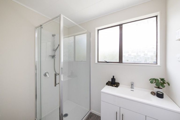 Photo of property in 3 Escort Grove, Awapuni, Palmerston North, 4412