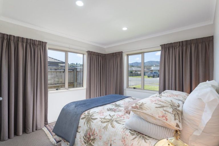 Photo of property in 10 Sunstone Crescent, Brown Owl, Upper Hutt, 5018