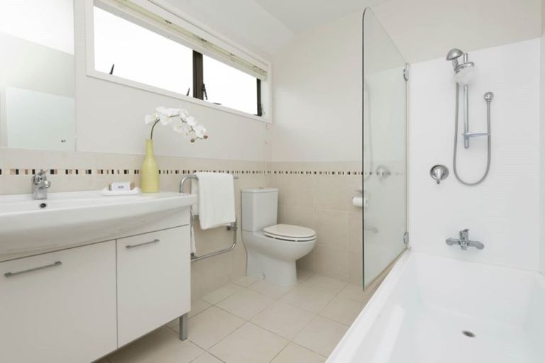 Photo of property in 24 Copperfield Terrace, Mellons Bay, Auckland, 2014