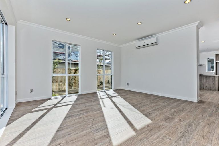 Photo of property in 10 Seafort Lane, Silverdale, 0932